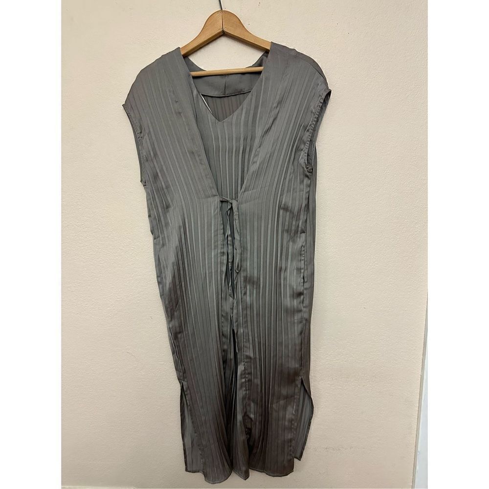 Grade & Gather Women's Pleated Side Slit Gray Shift Midi Dress Size S
